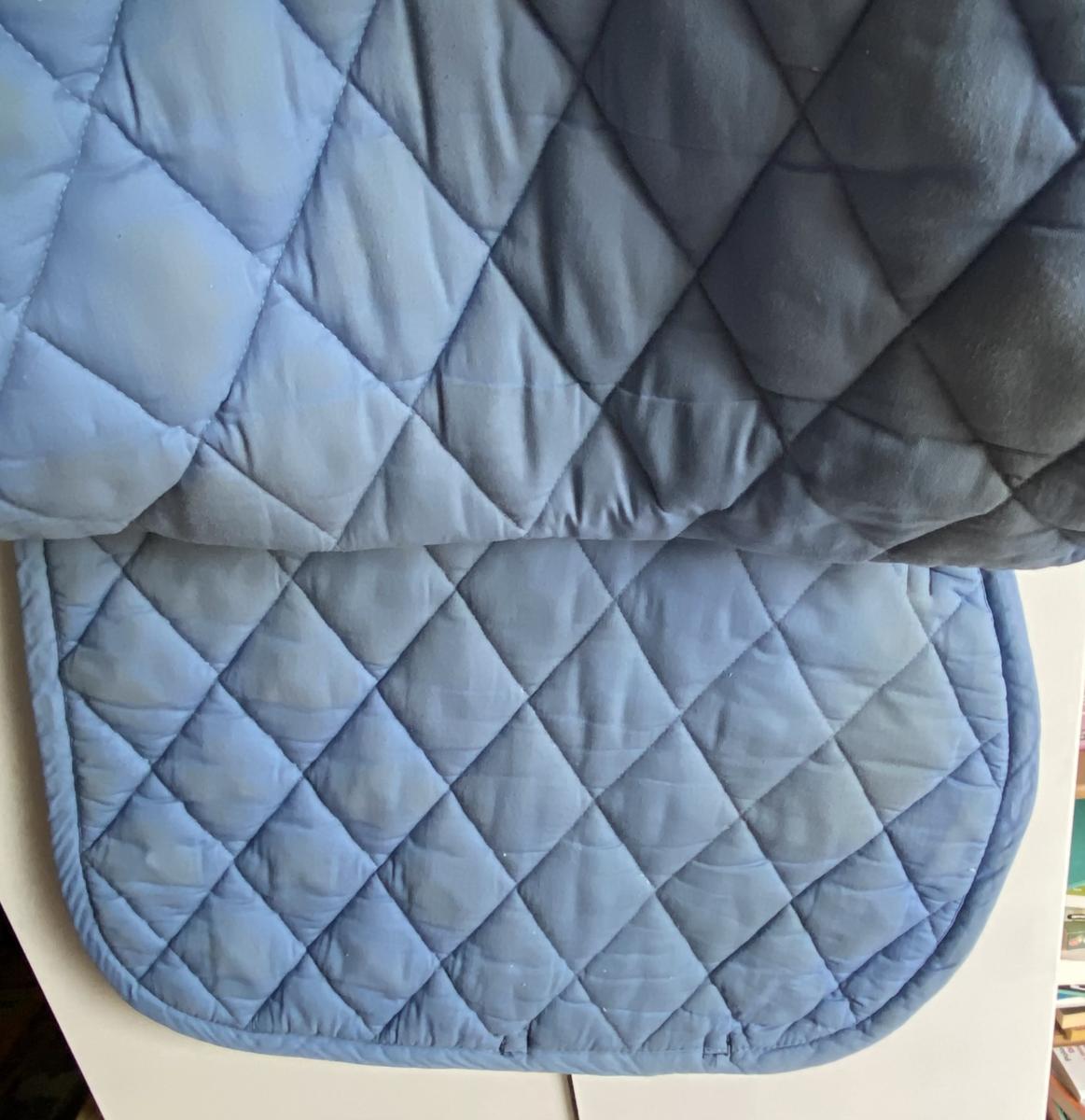 Tapis bleu marine