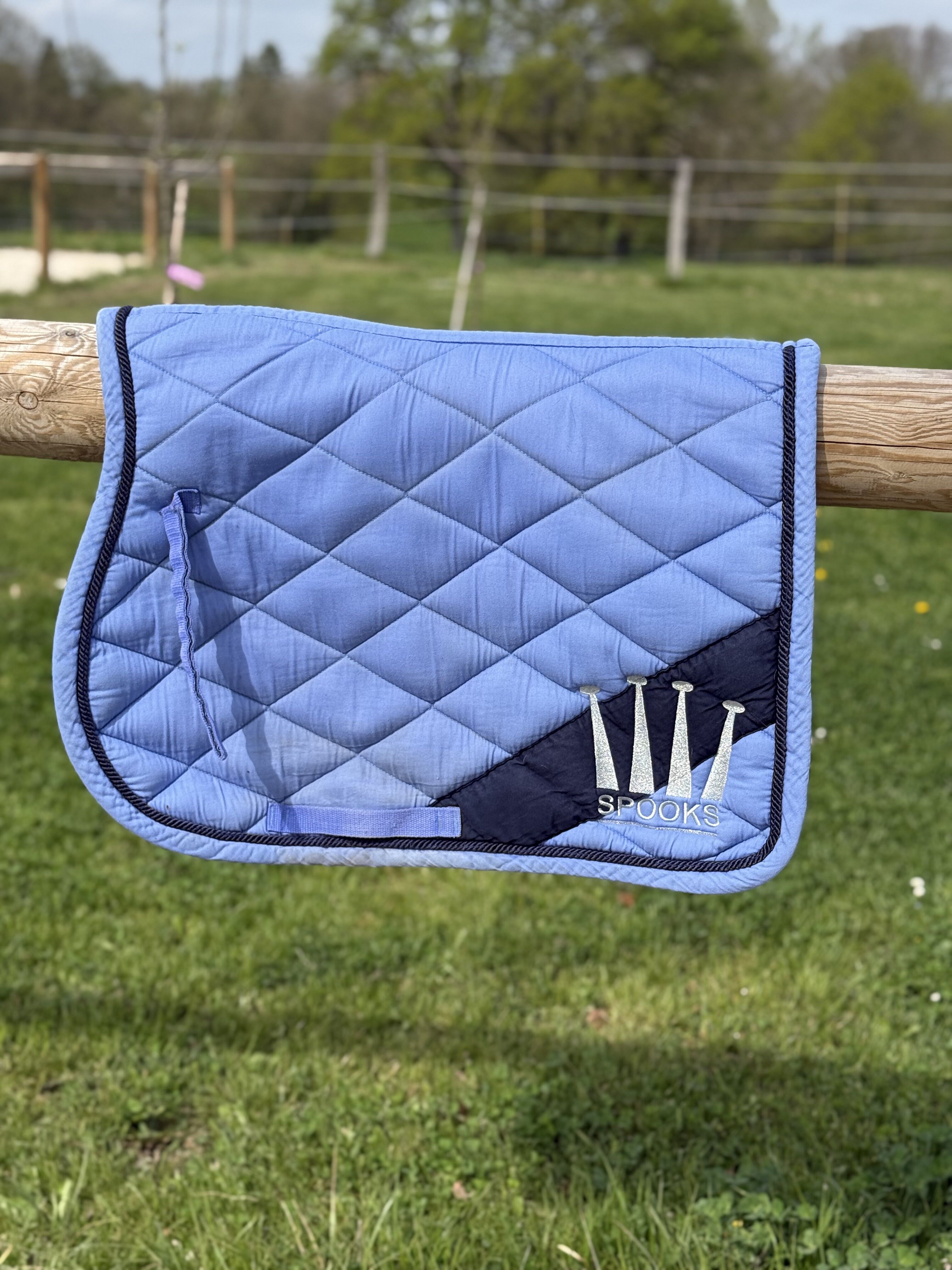 Tapis Spooks bleu ciel taille cheval coupe mixte