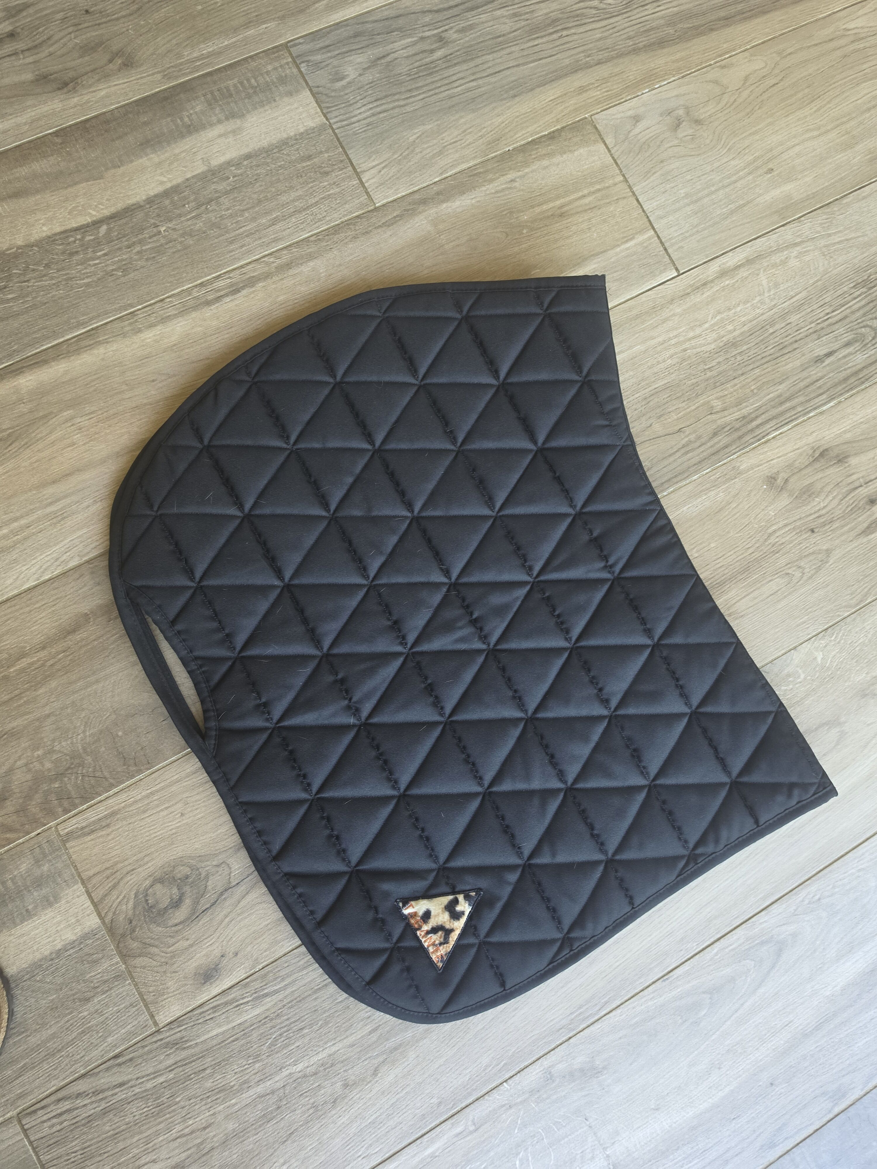 Tapis tacante noir