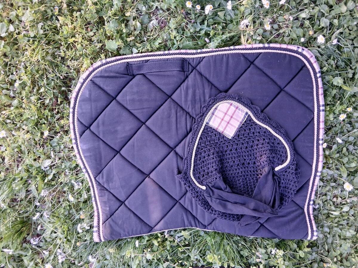 ensemble concours noir et burberry