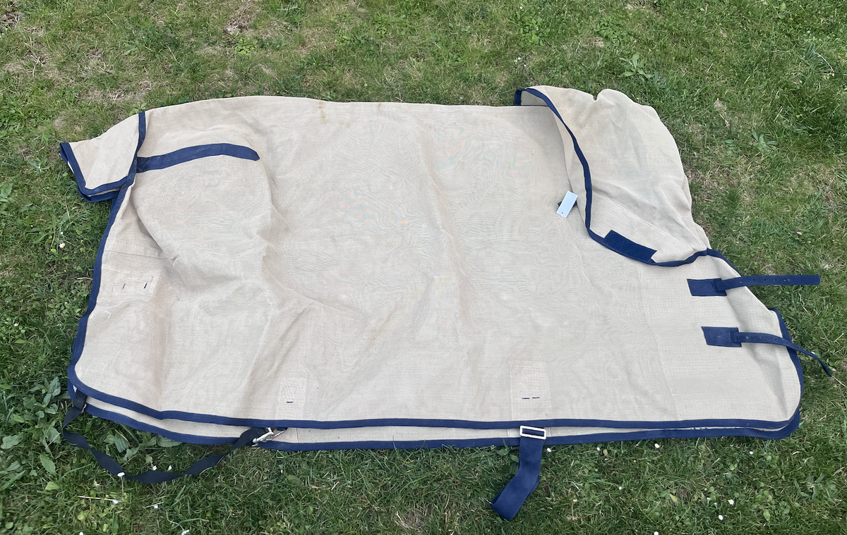 Couverture anti-mouches avec couvre-cou Mark Todd – 135 cm