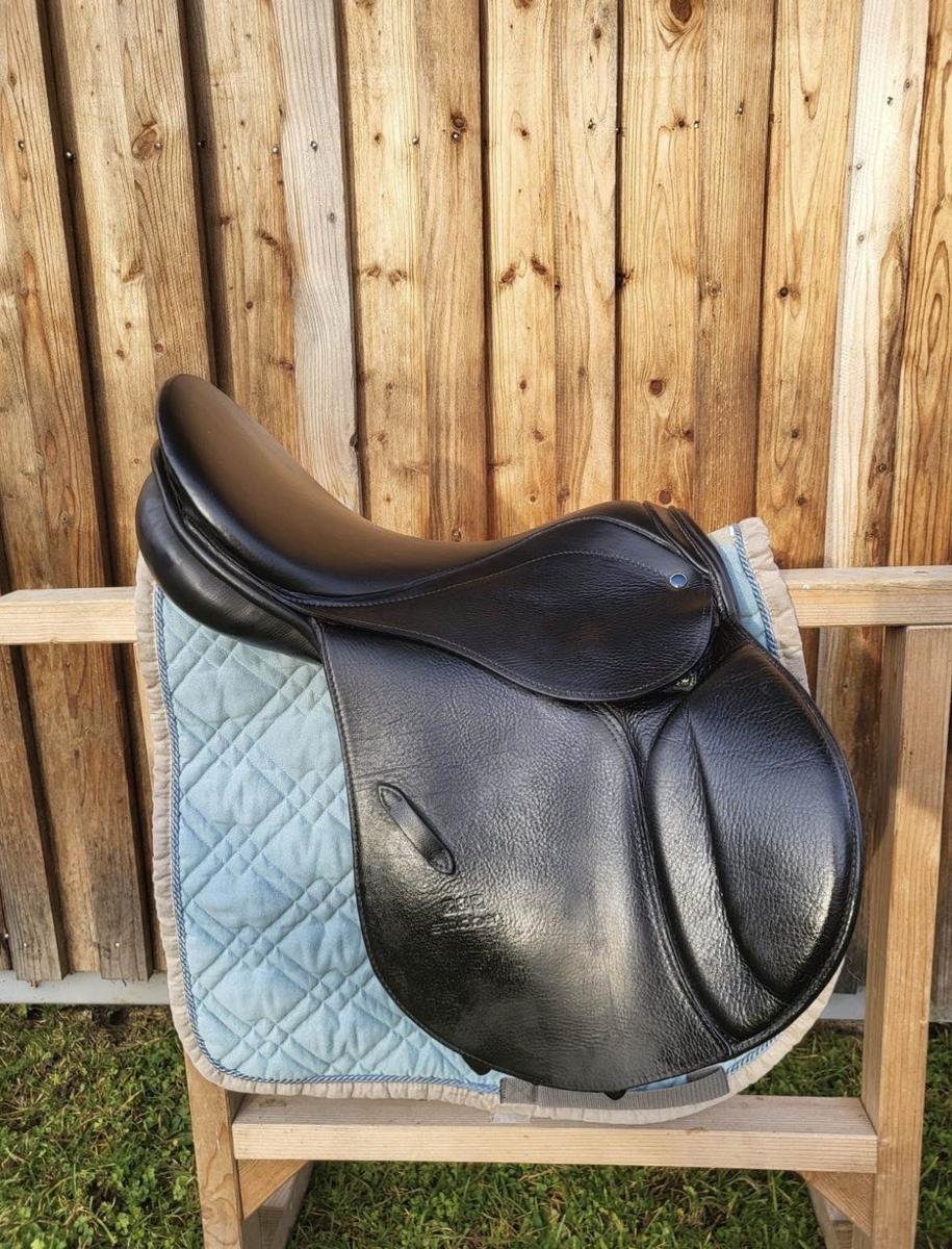 Stübben 17,5’ jumping saddle
