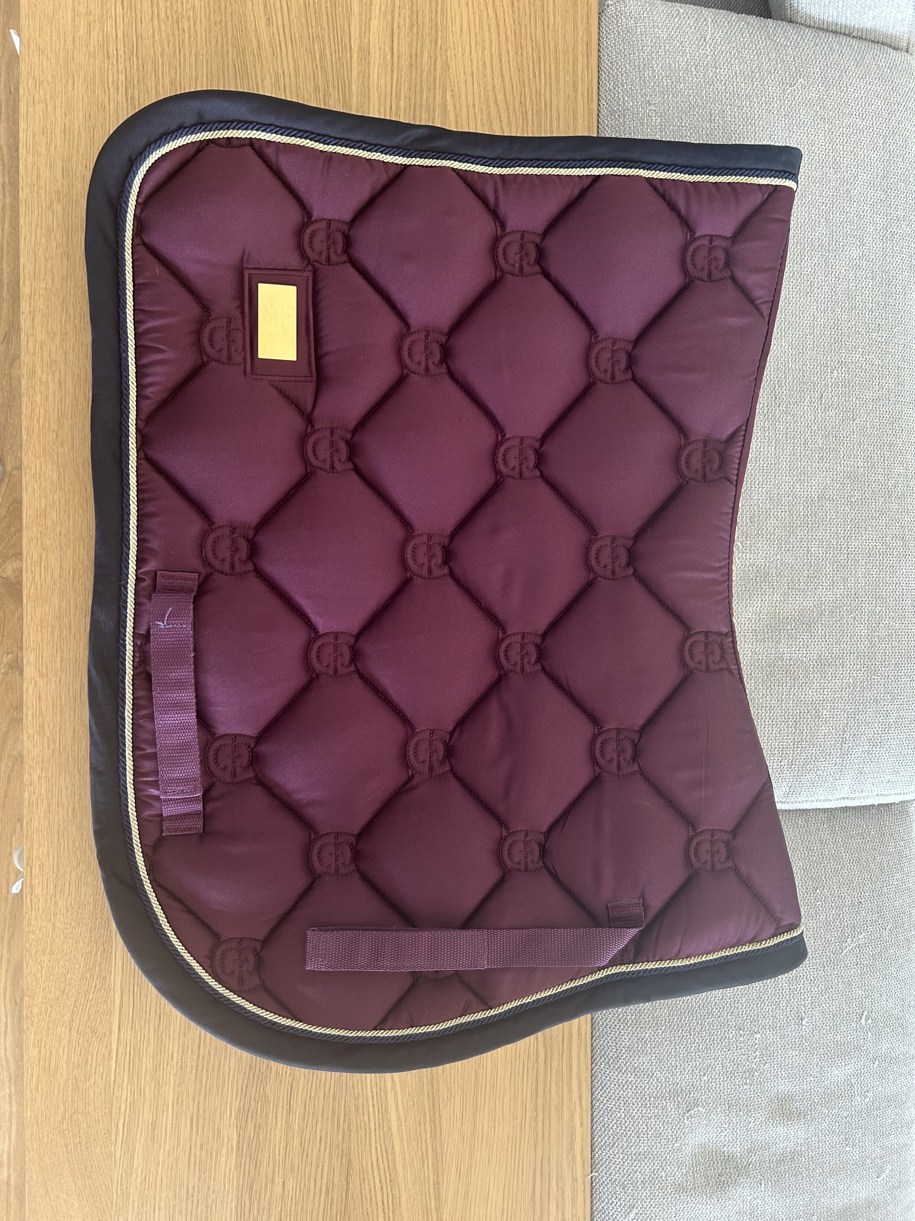 tapis Equestrian Stockholm prune