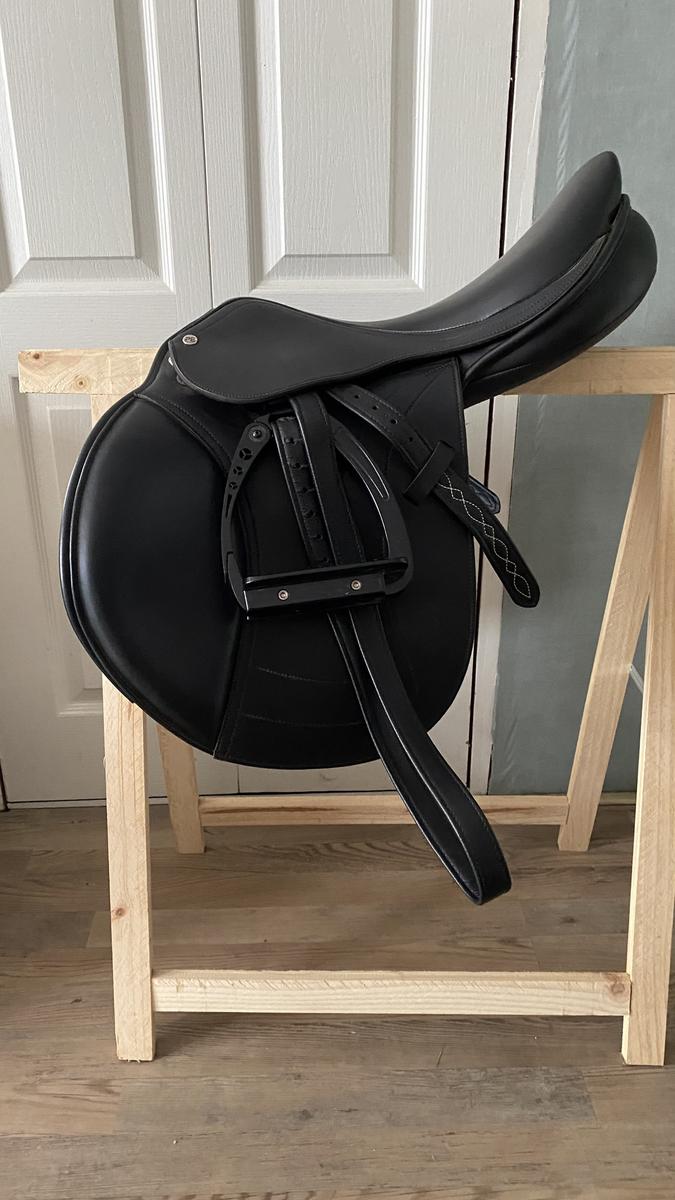 Jumping saddle