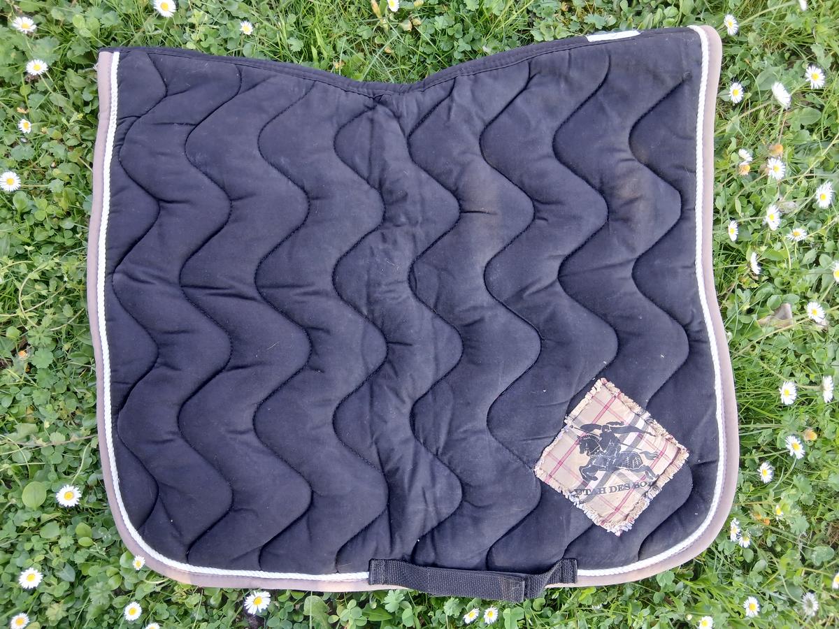 tapis burberry et noir