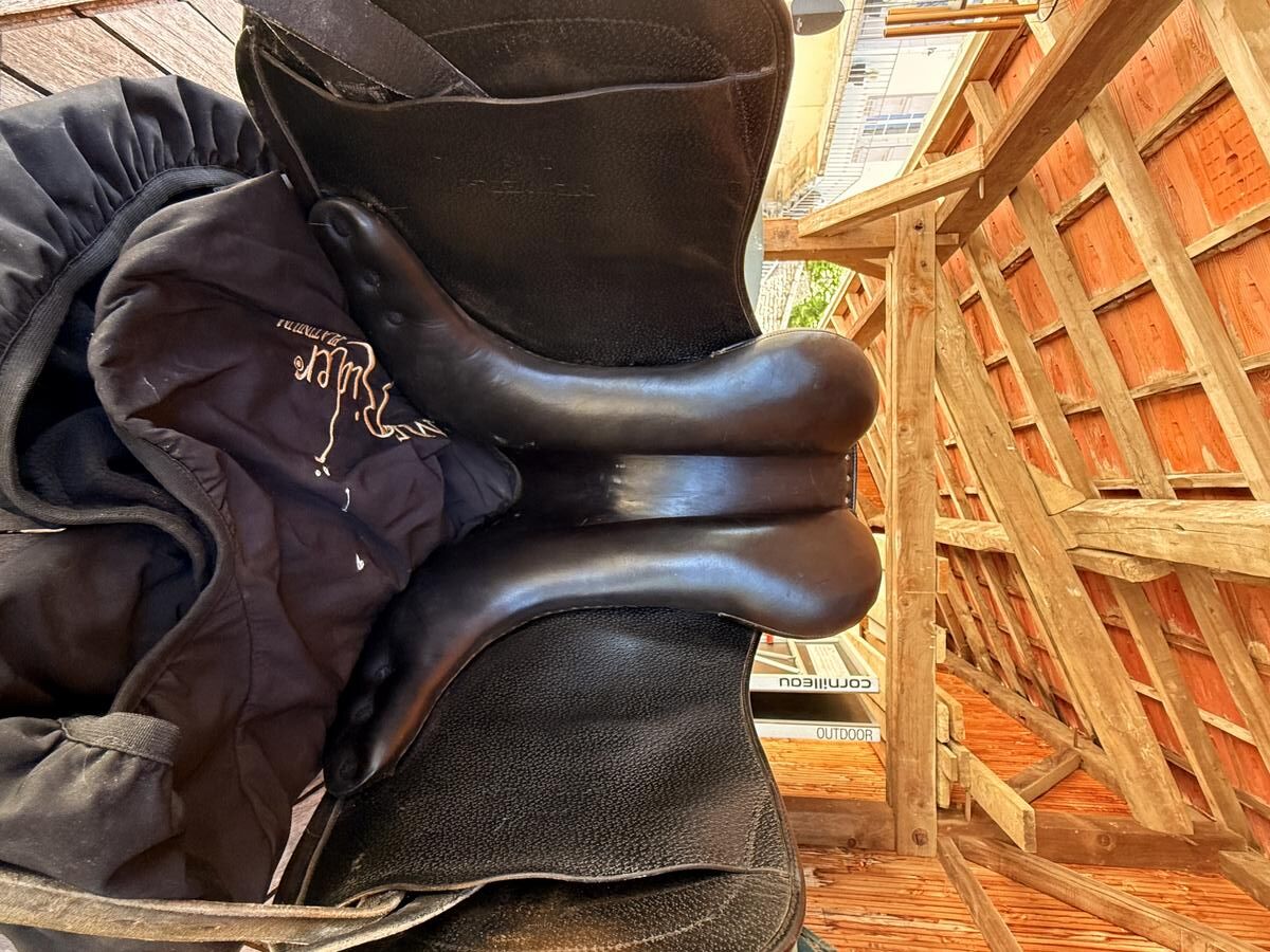Selle de dressage 16,5 noir