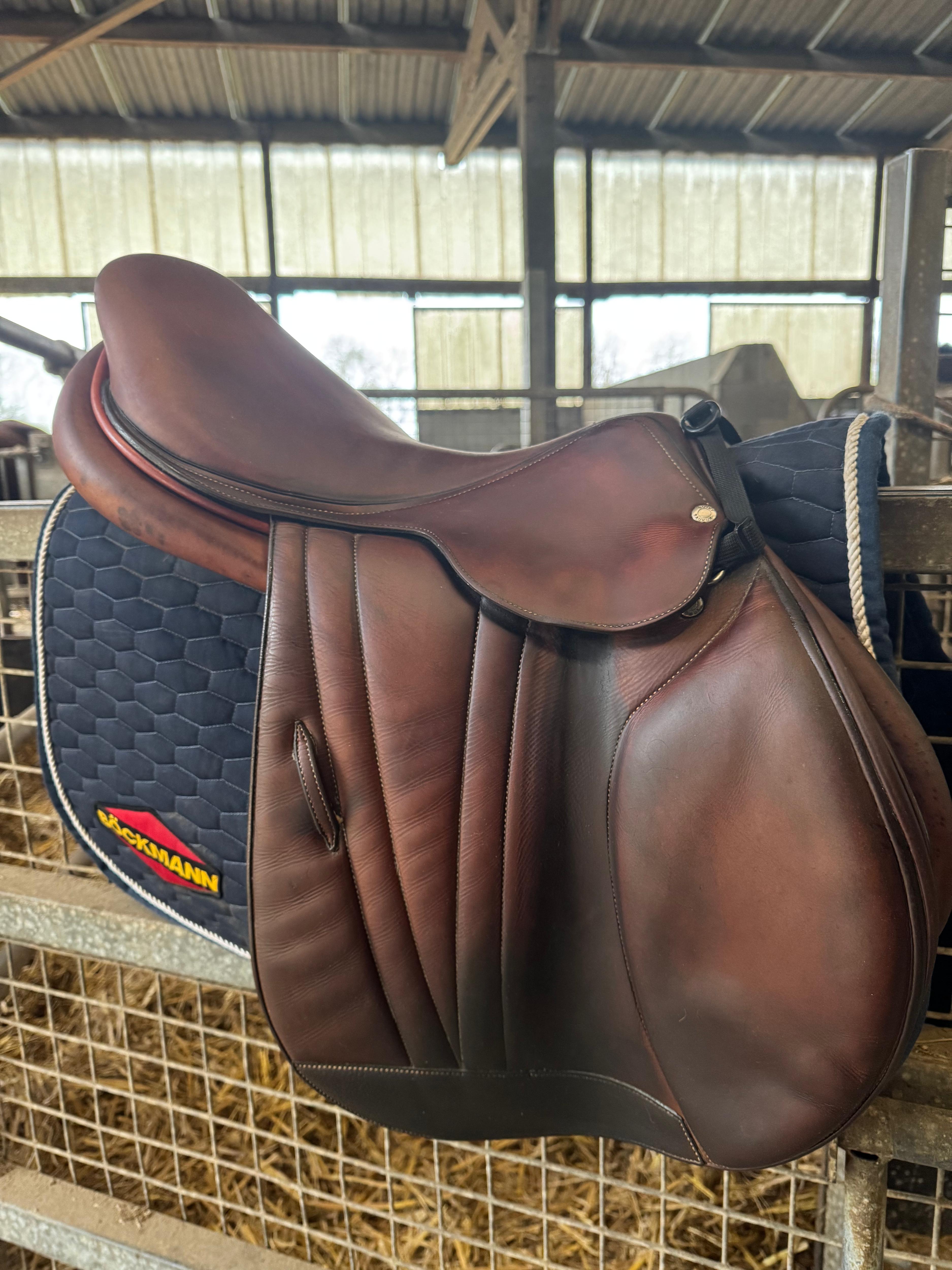 Selle BUTET semi plate T18,5