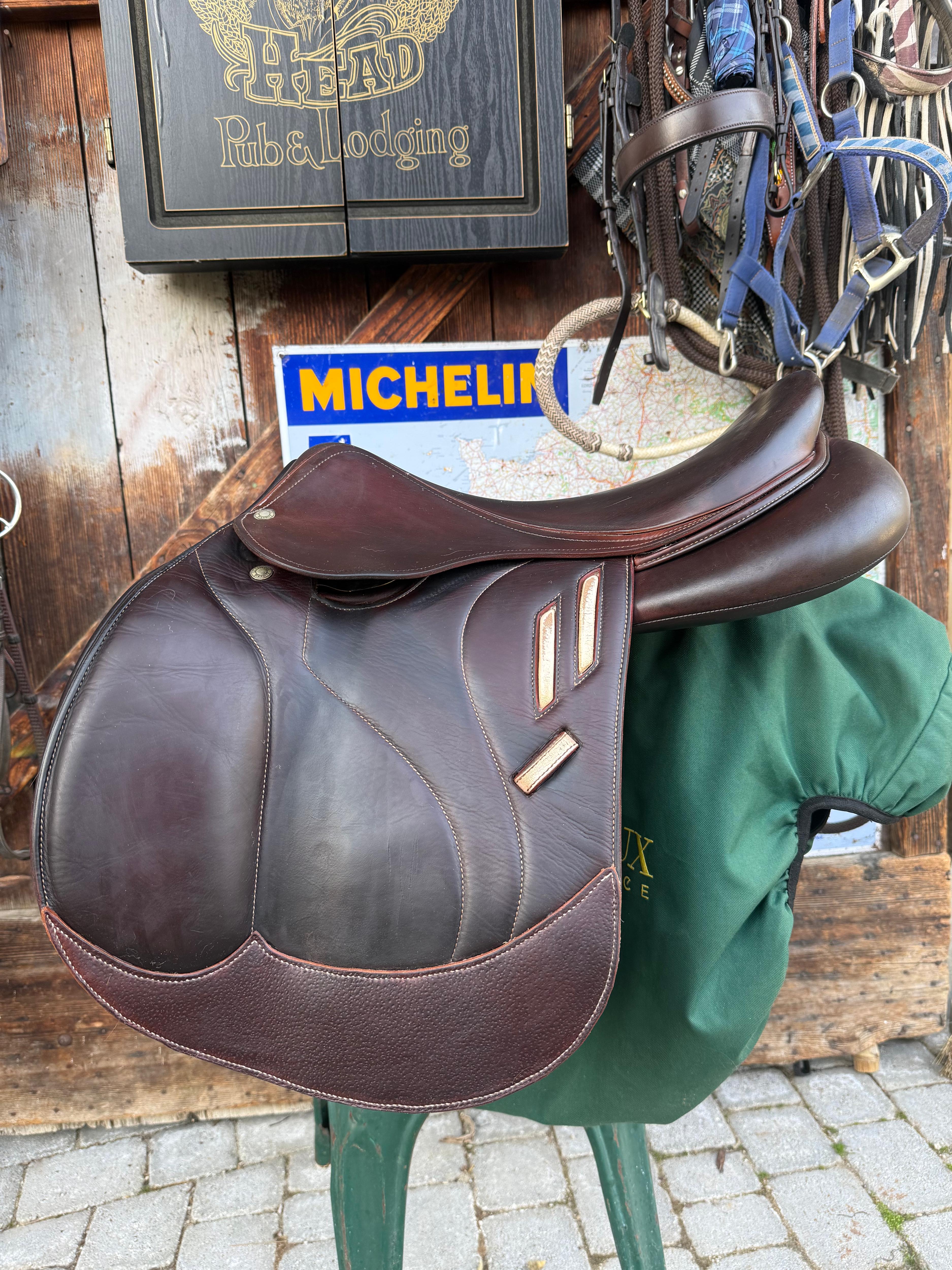 Selle Devoucoux Omega 17"