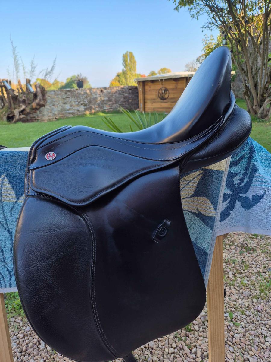 selle dressage Kieffer  cuir noire Tbe