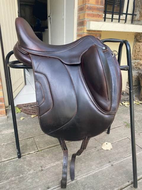 Selle dressage ANTARÈS 2023 17 pouces