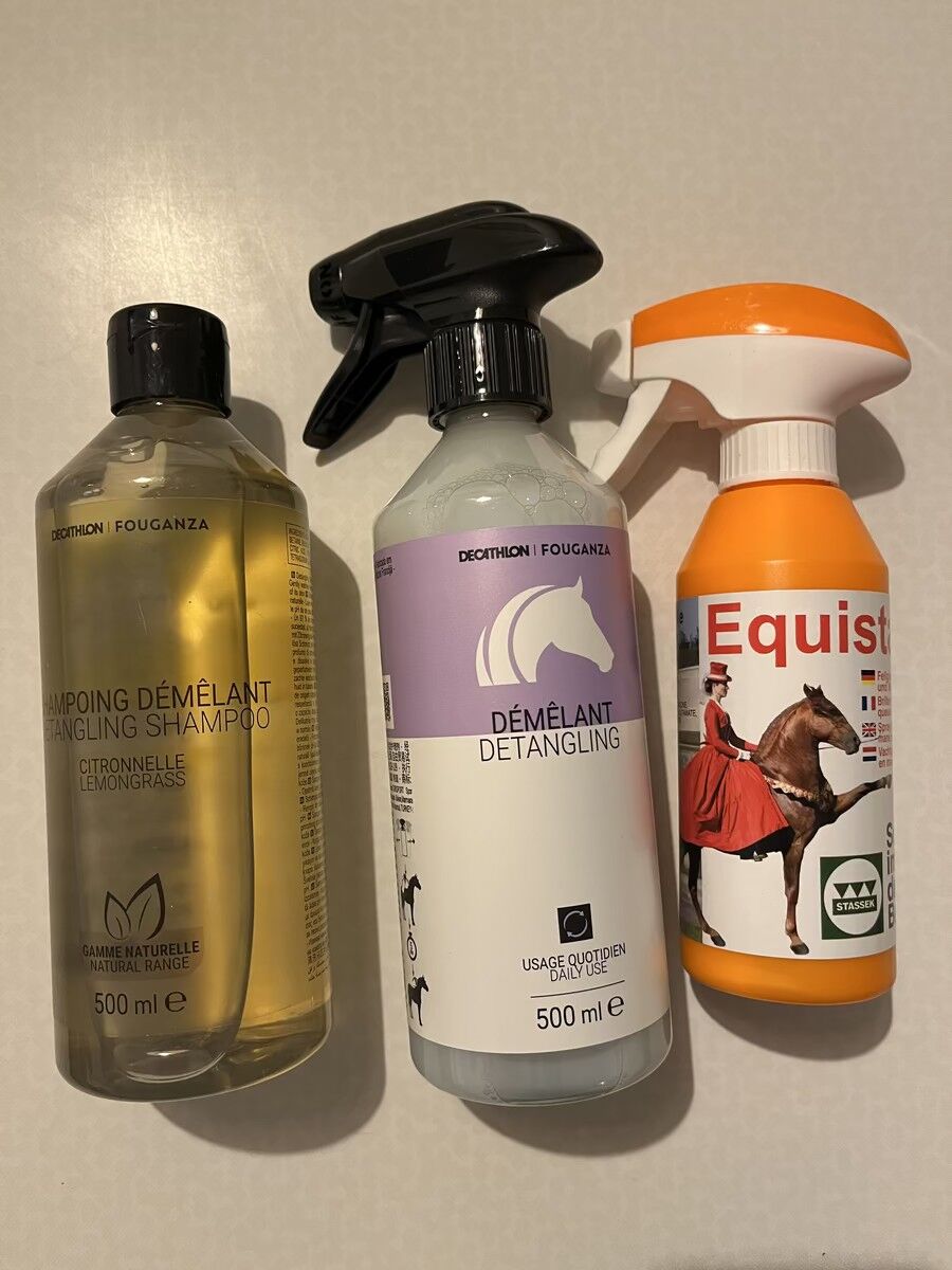 lot de démêlant et shampooing et spray lustrant