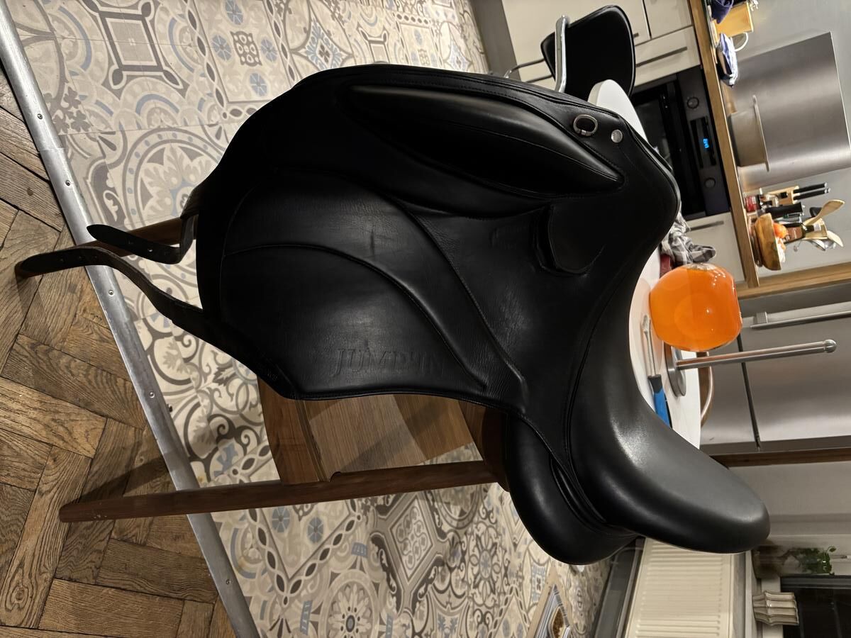 Selle de dressage Jumpin 17 pouces