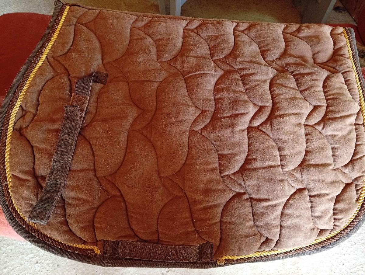 tapis effet velours  suédine couleur marron