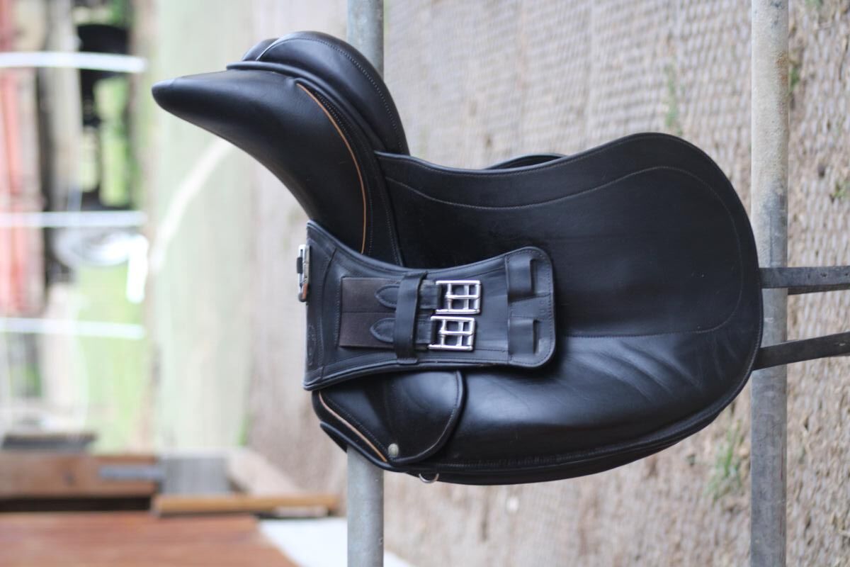 Selle de dressage CHILDERIC 18