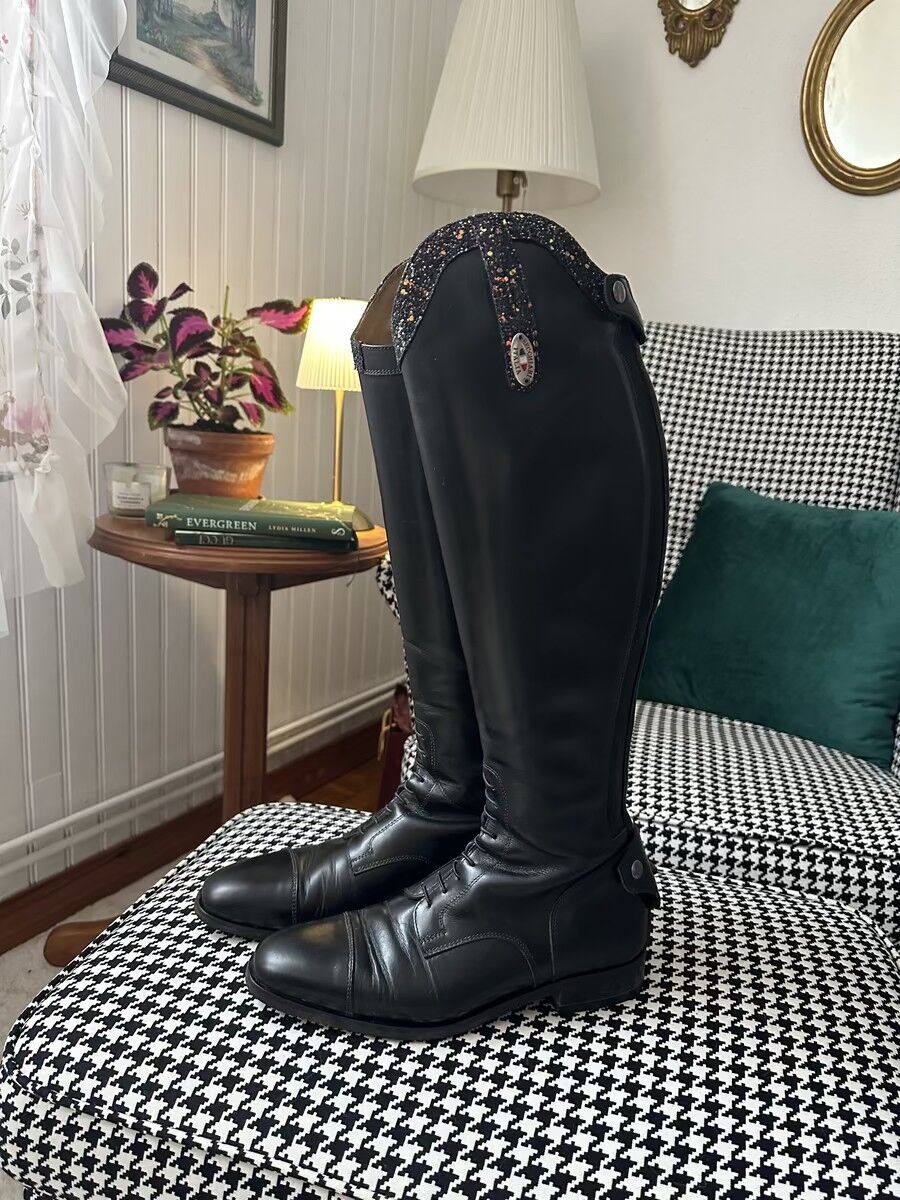 Bottes en cuir noire Ju et Pa