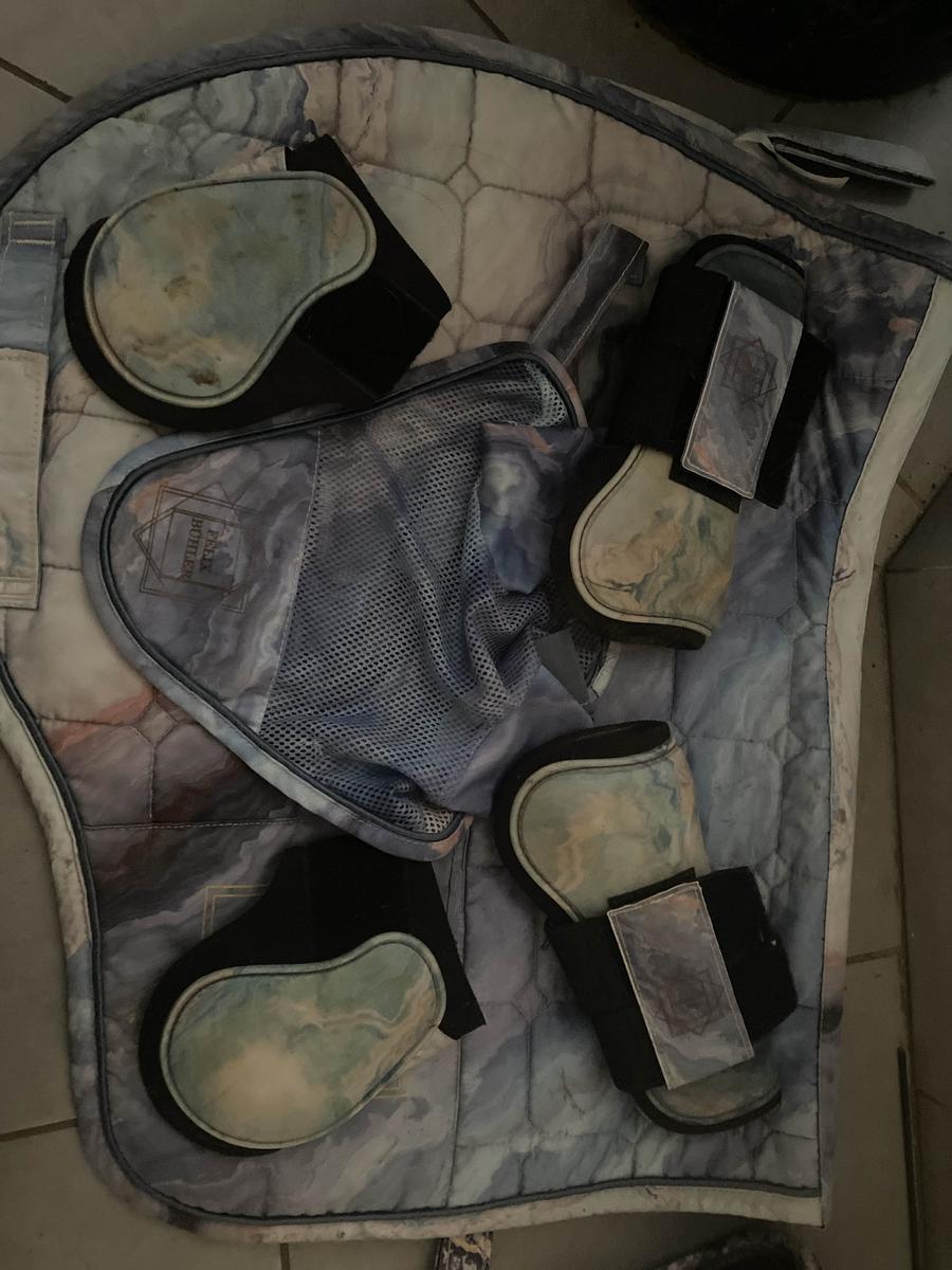 ensemble tapis bonnet guêtres et protège boulet