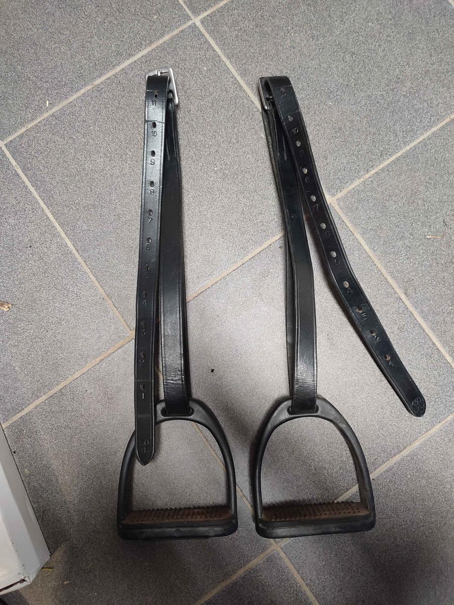 Étrivières cuir et étriers composite