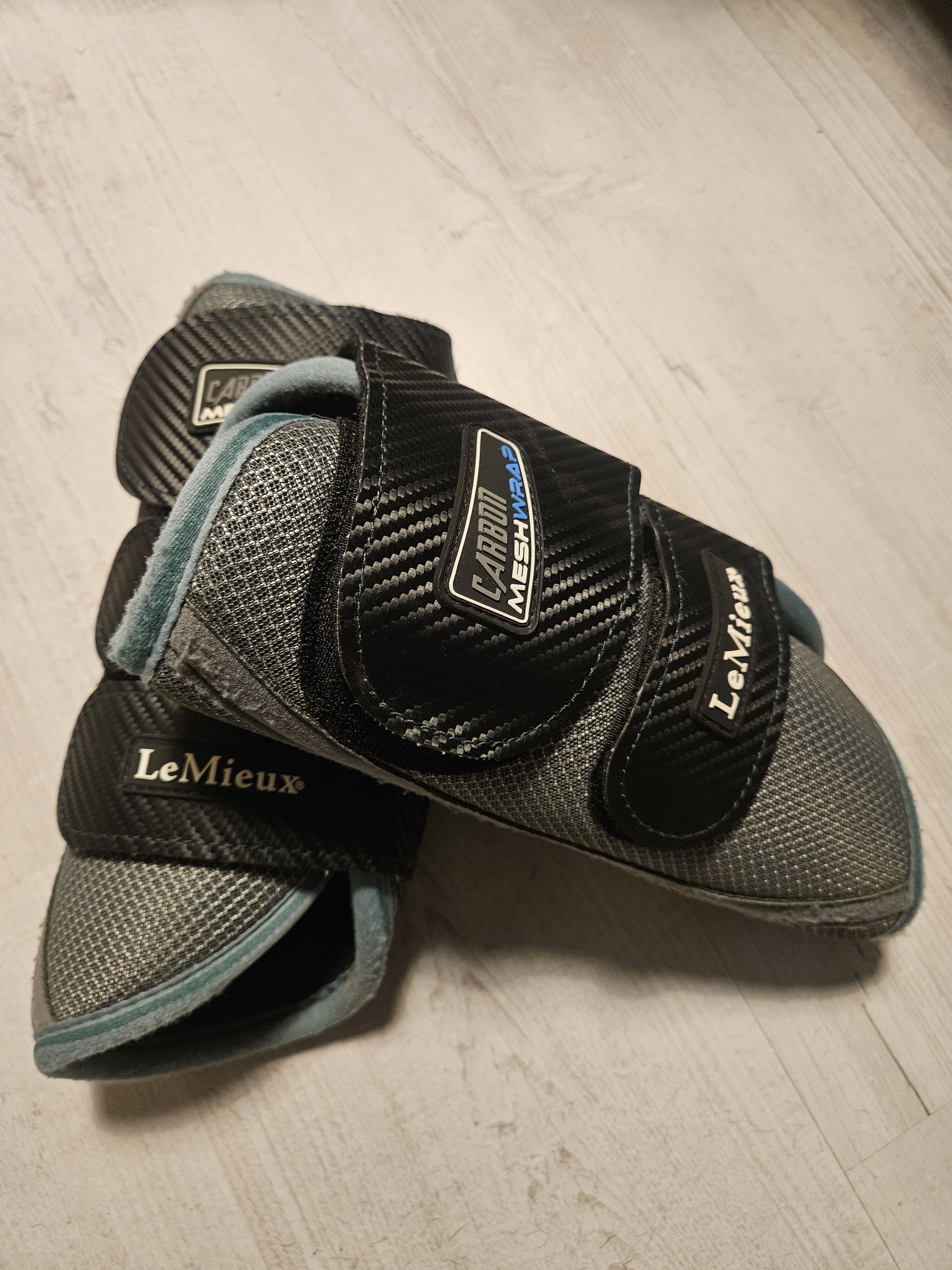 Guêtres Carbon Mesh Wrap LeMieux