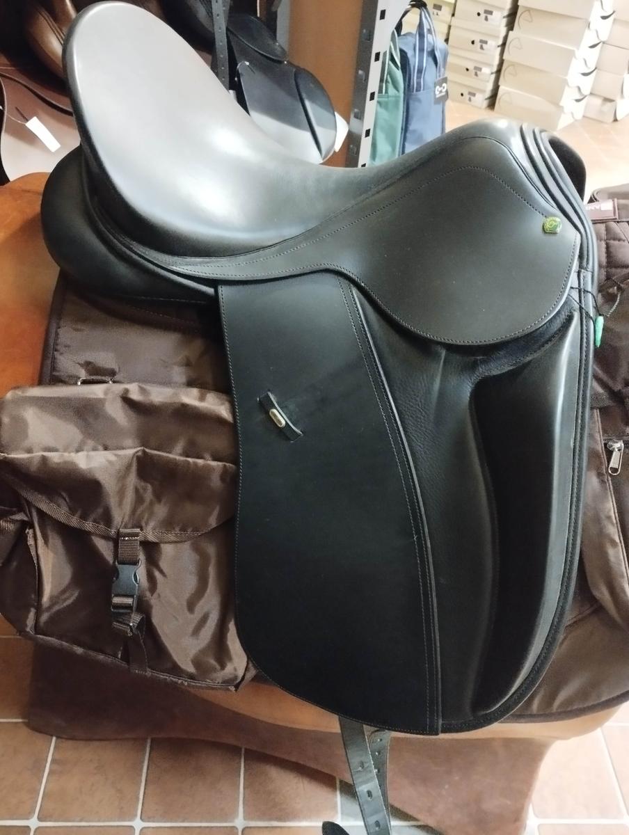 Selle de dressage marjoman