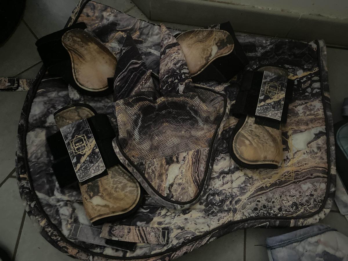 ensemble tapis bonnet guêtre et protège boulet