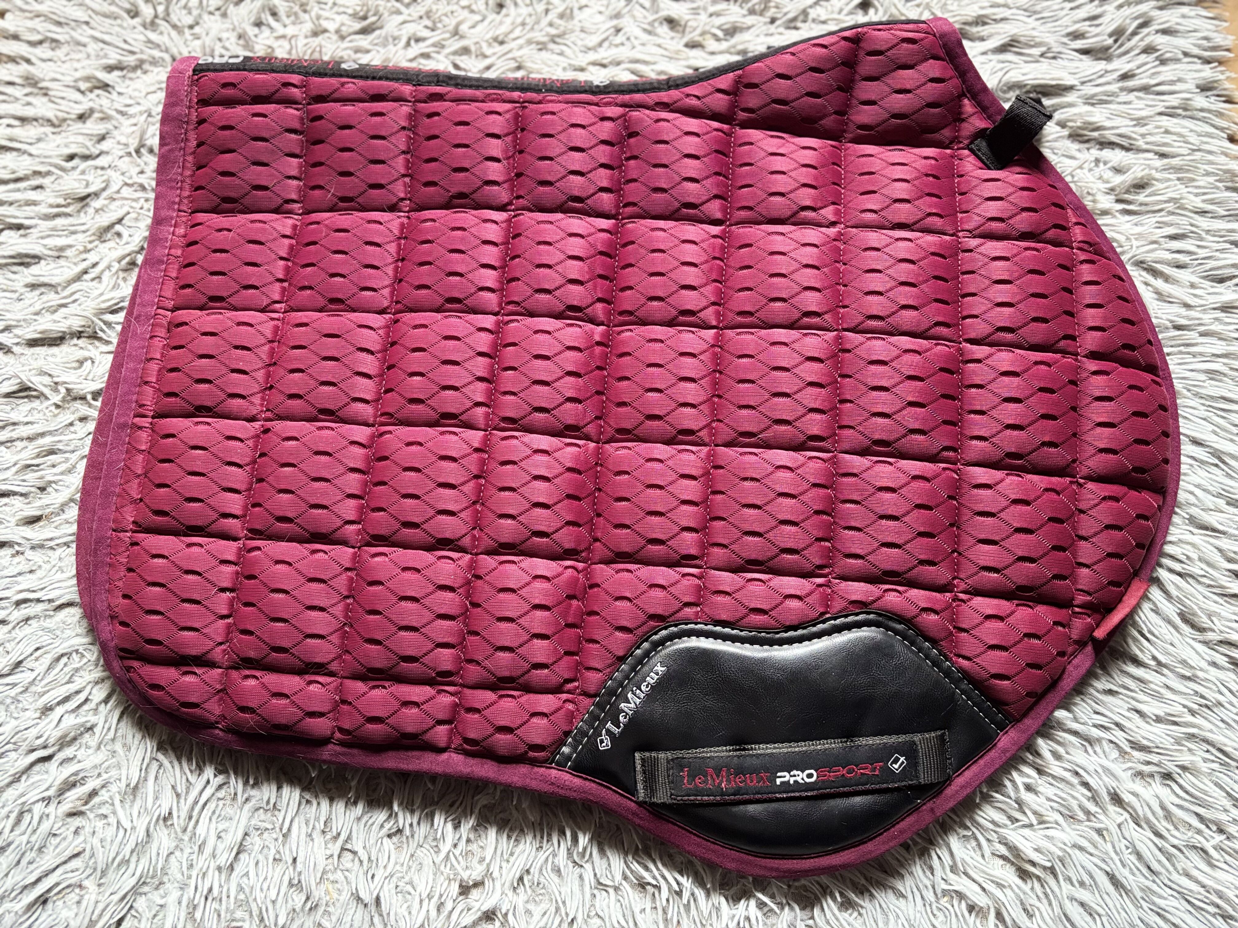 Tapis LeMieux ProSport Bordeaux – Taille Cheval – État impeccable