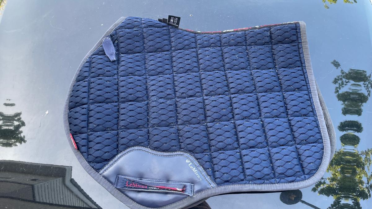 Tapis de selle Lemieux Carbon mesh