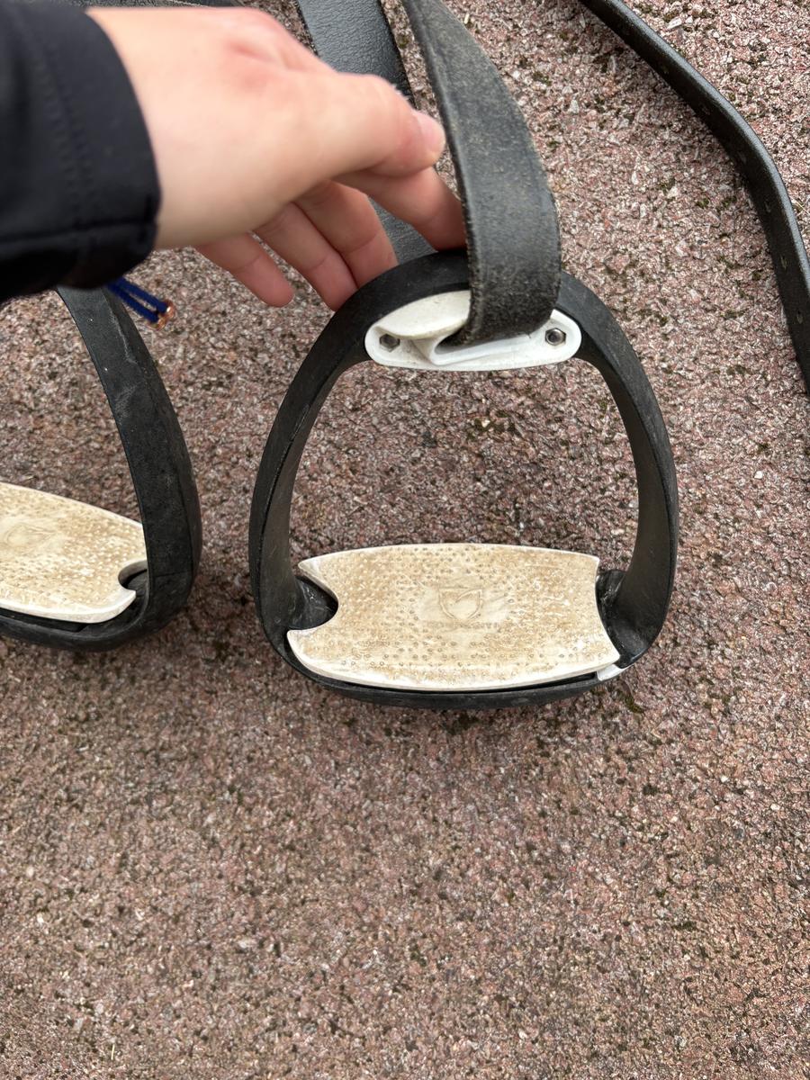 Étrier compositi et étrivières canter