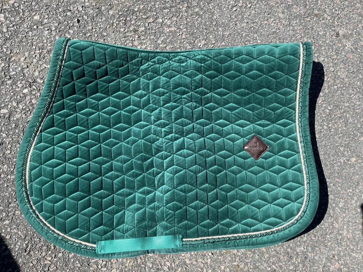 Tapis Kentucky velvet vert cheval