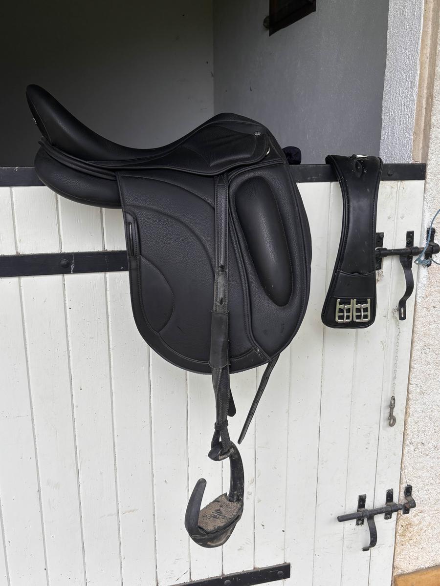 Selle de dressage 18 pouces