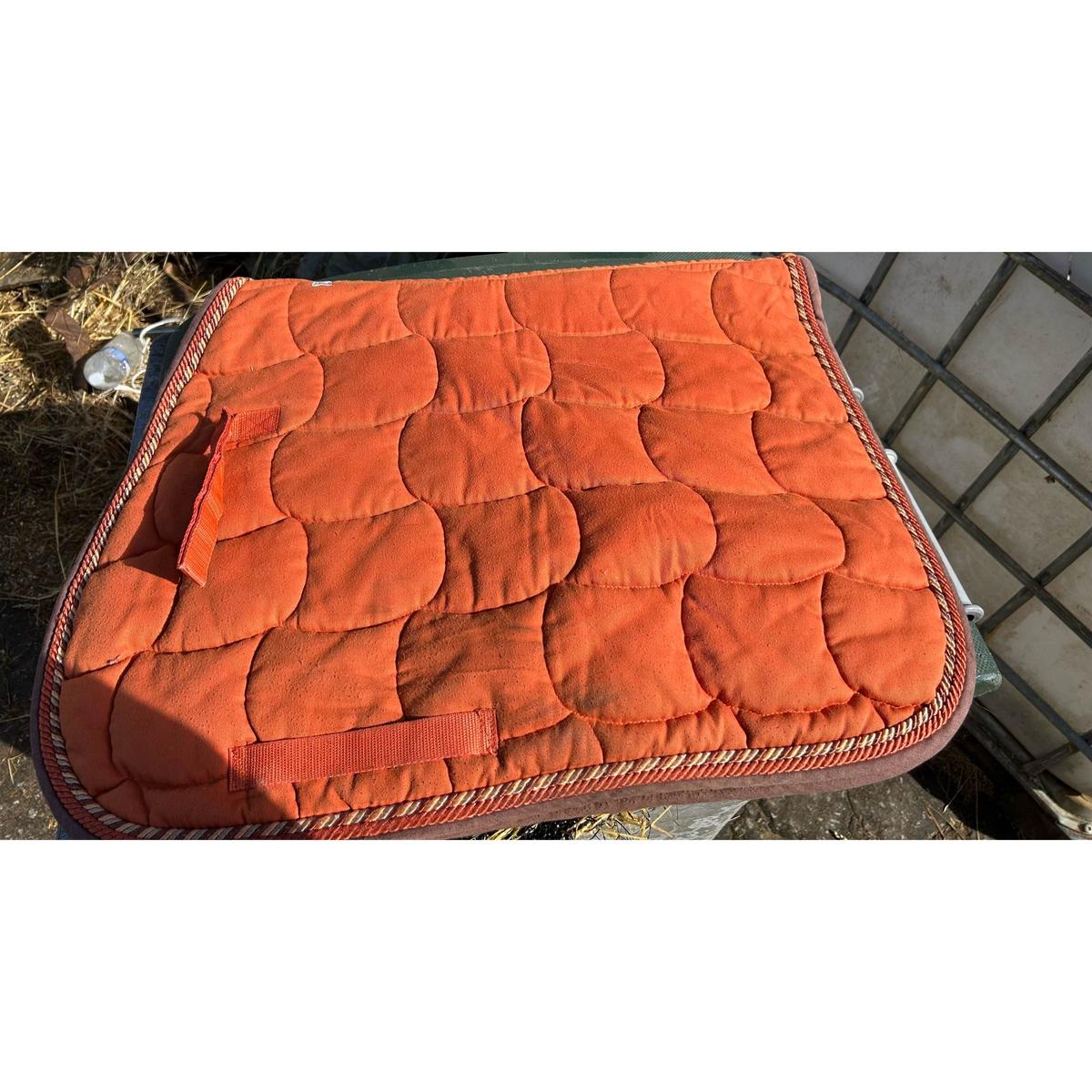 Tapis HFI orange et brun