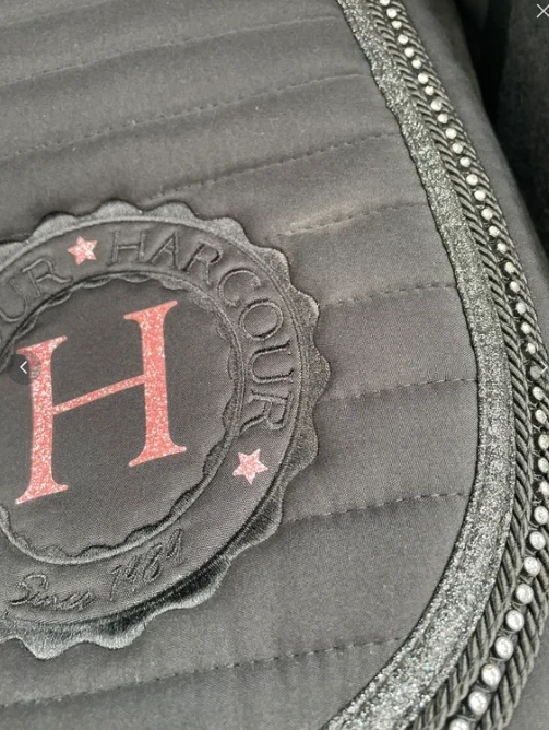 Tapis harcour edition limitée romane noir