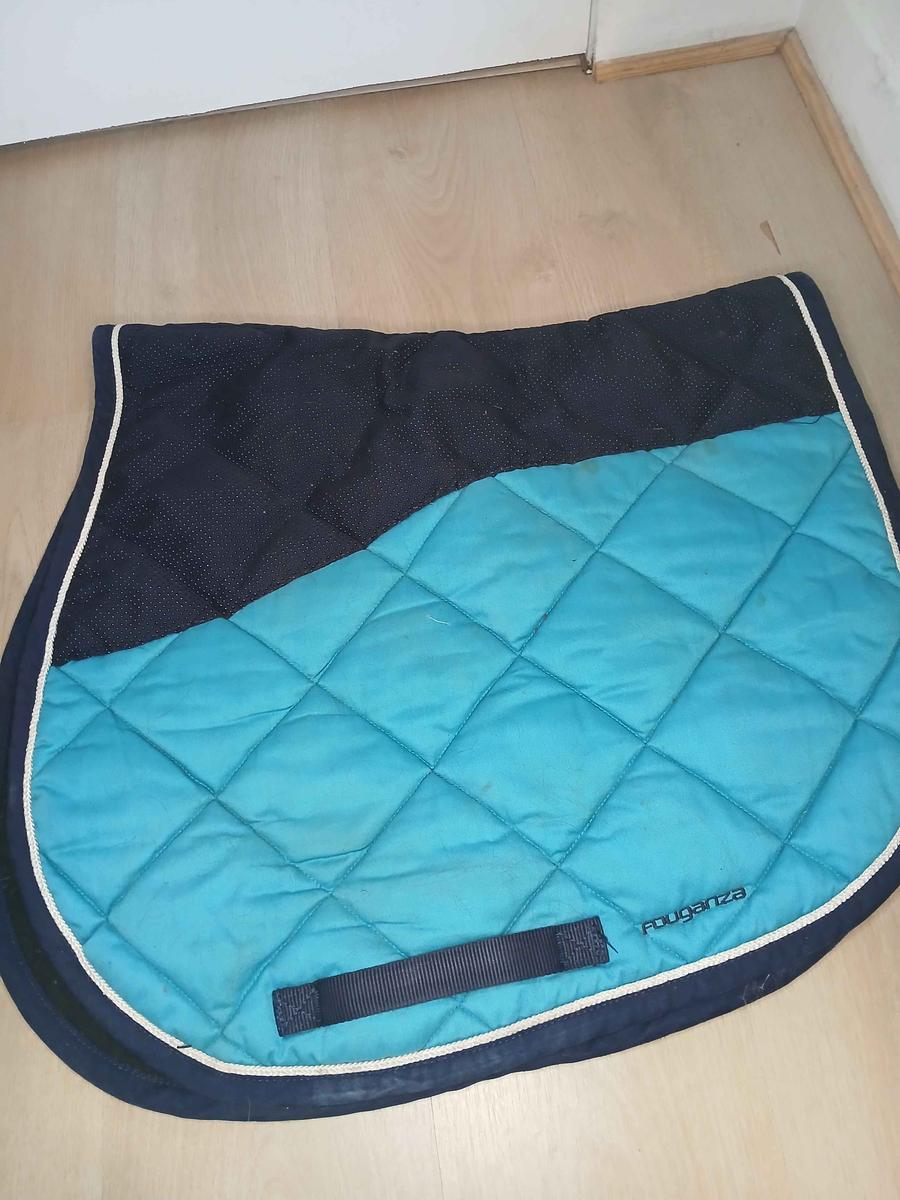Tapis Fouganza avec grip au niveau de la selle