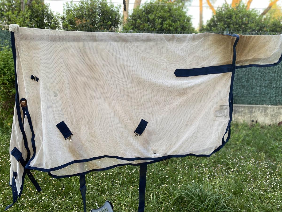 couverture anti-mouche