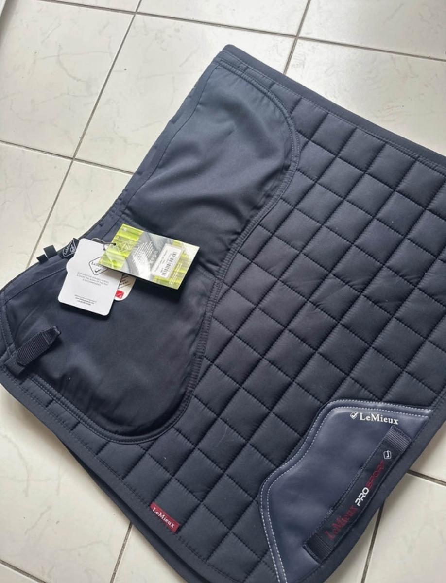 Tapis de selle Square CSO ProSorb bleu marine neuf lemieux