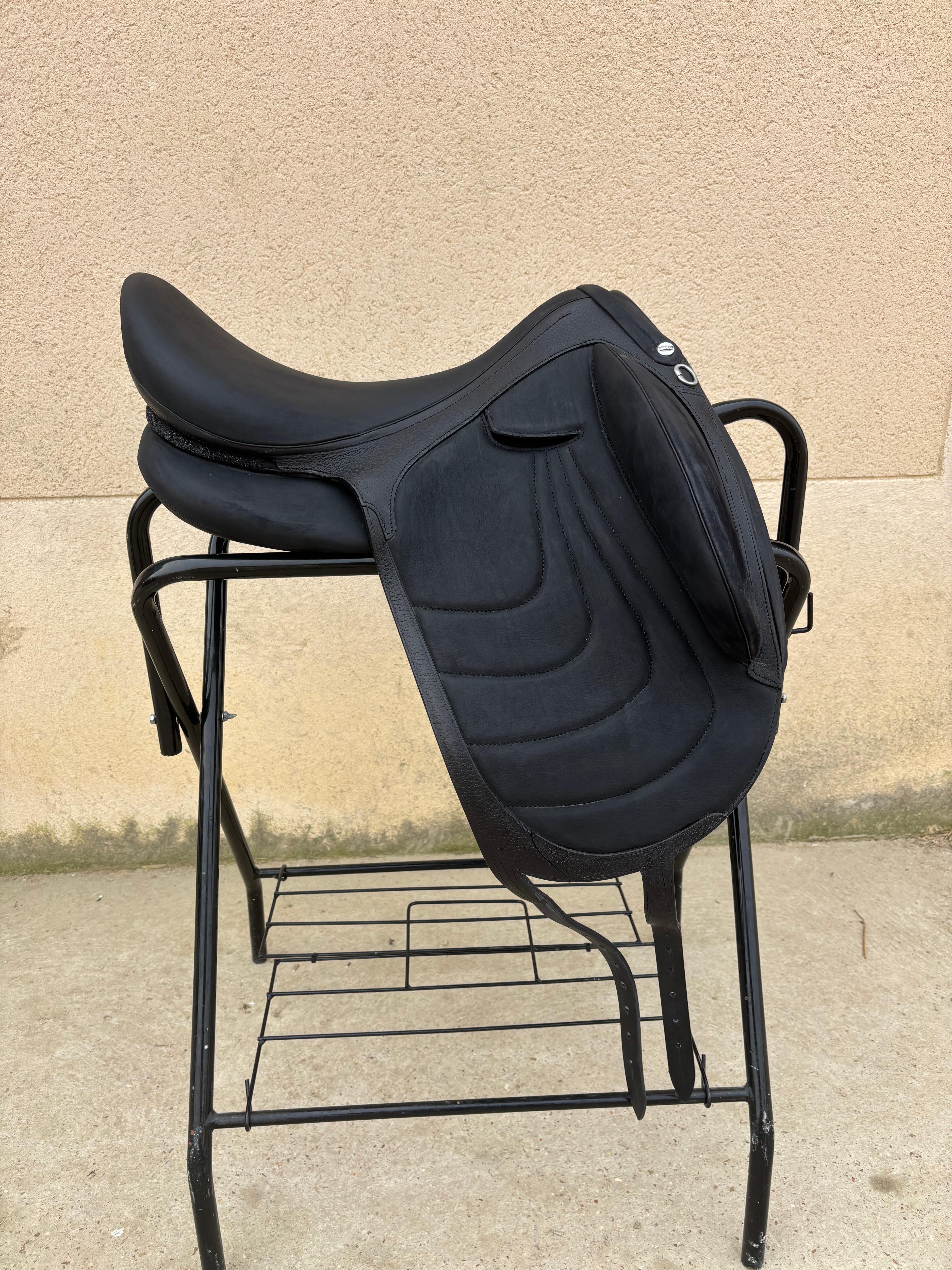 À vendre Selle de dressage NEUVE Devoucoux Harmonie