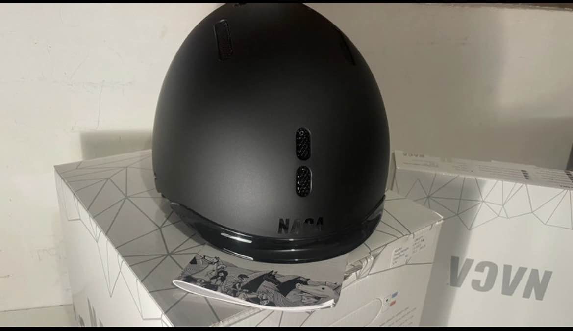 bombe naca noir mat taille 58 jamais porté