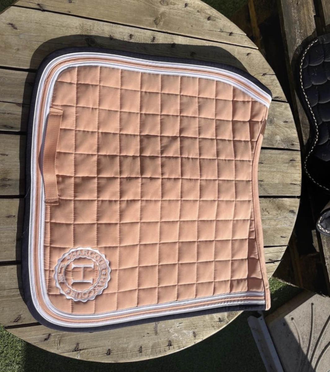 tapis harcour karembar abricot cheval