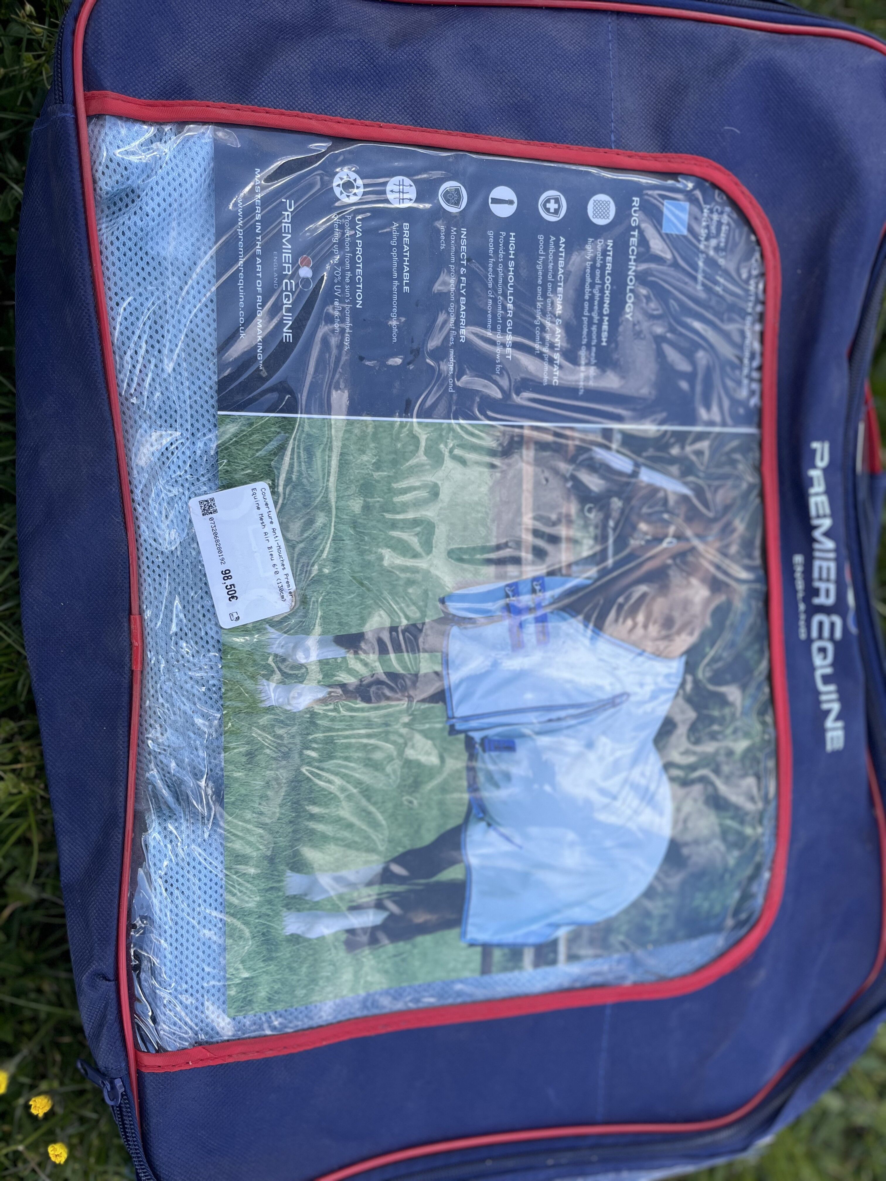 couverture mouche equiline