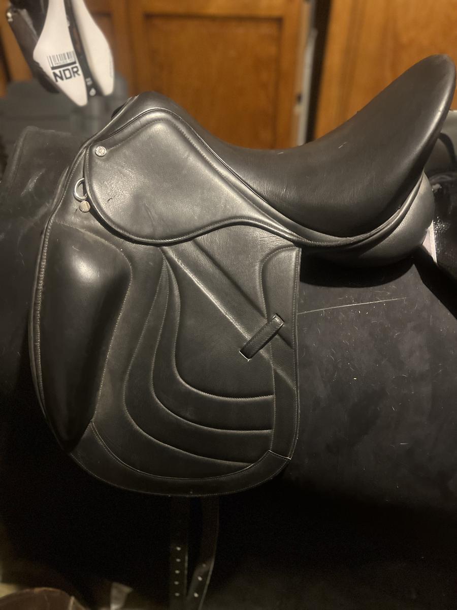 Selle de dressage