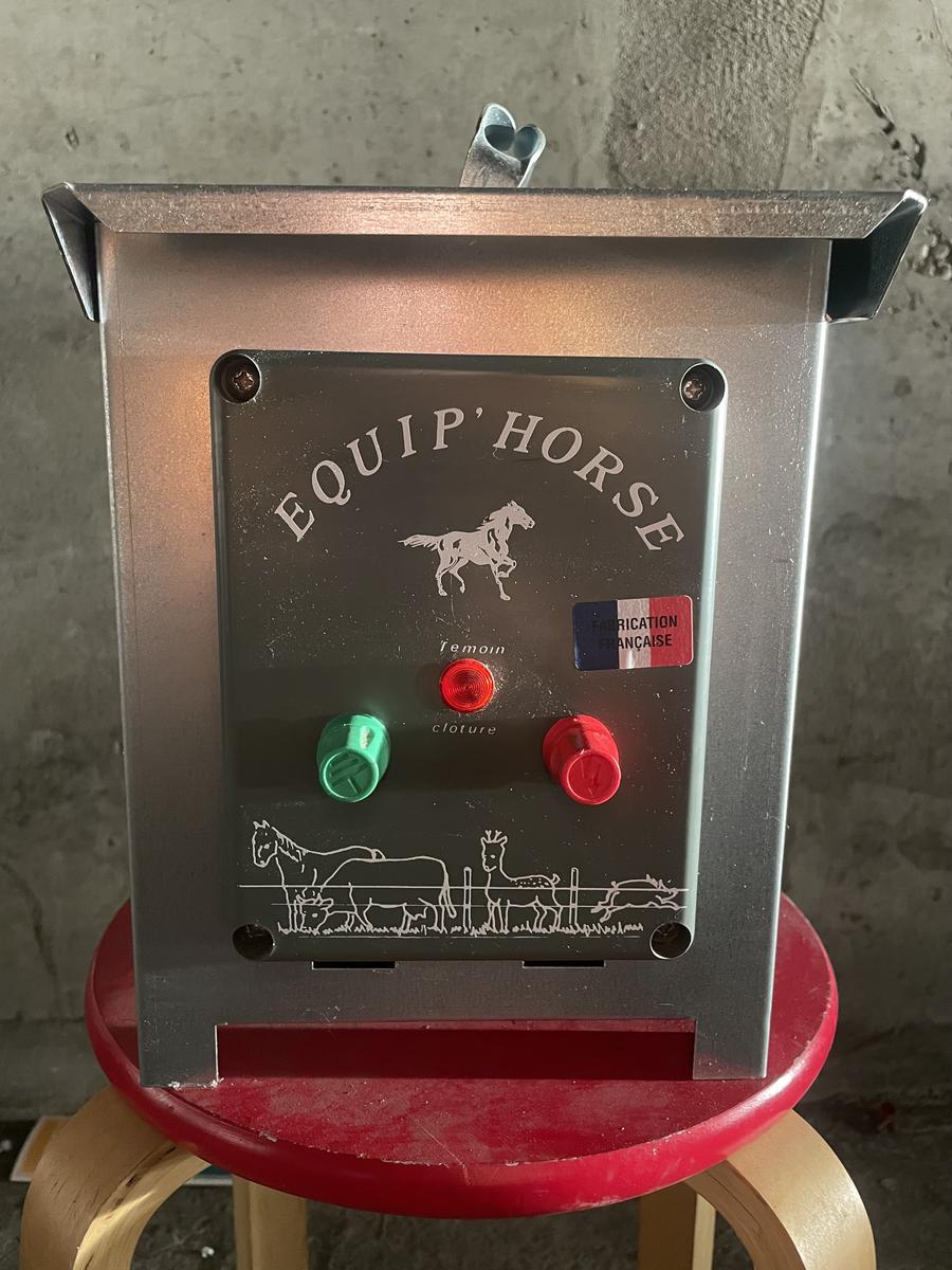 Poste clôture Pilenclos – Pile 9V – Neuf