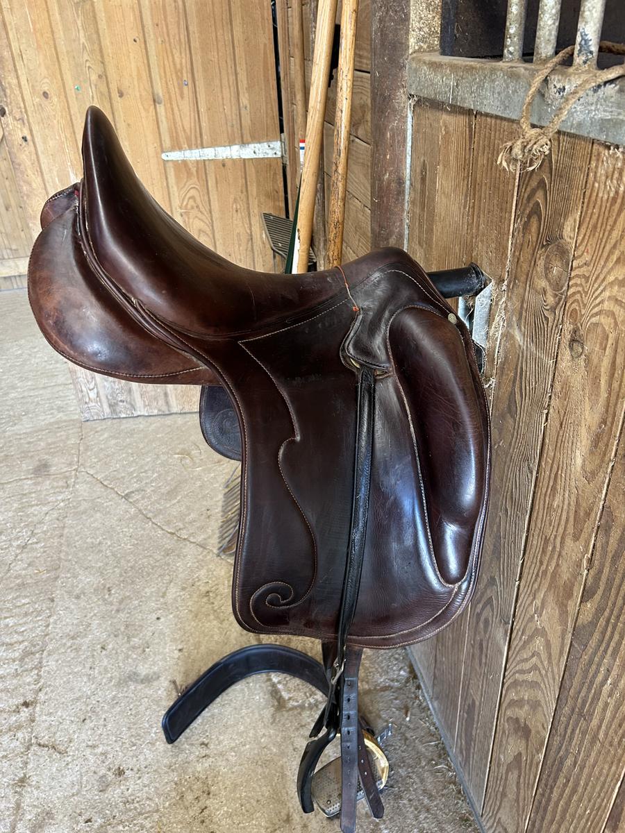Selle de dressage scb