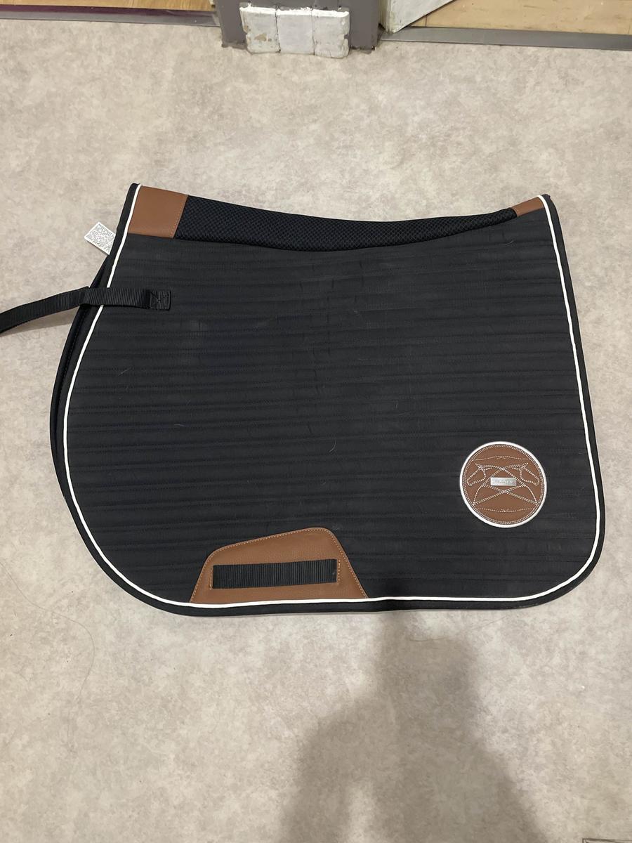 tapis fouganza noir, marron et blanc