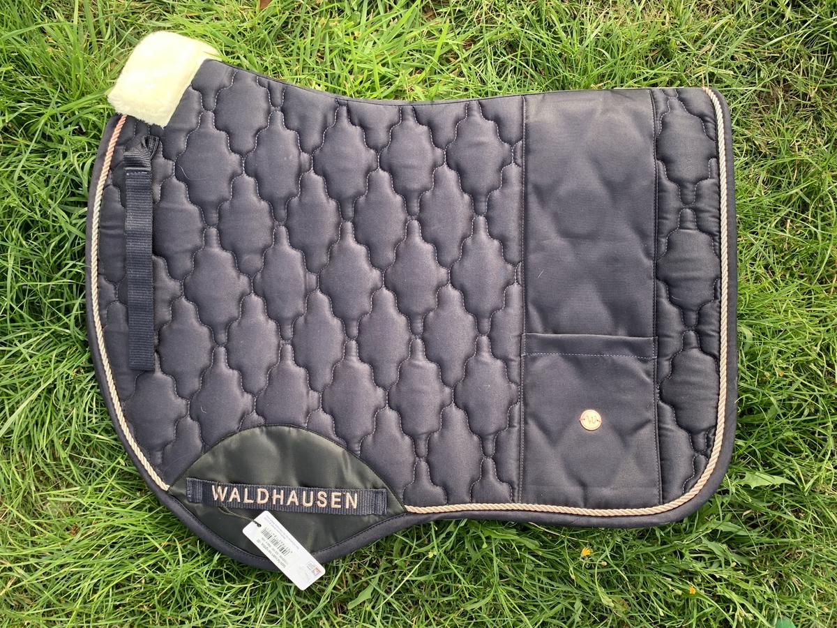 Tapis bleu marine et rose gold