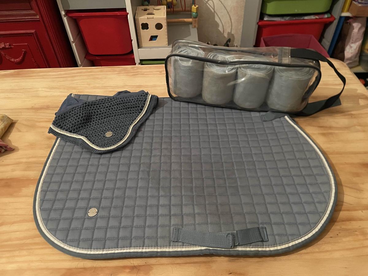 Ensemble Tapis, Bonnet, Bande, bleu ciel