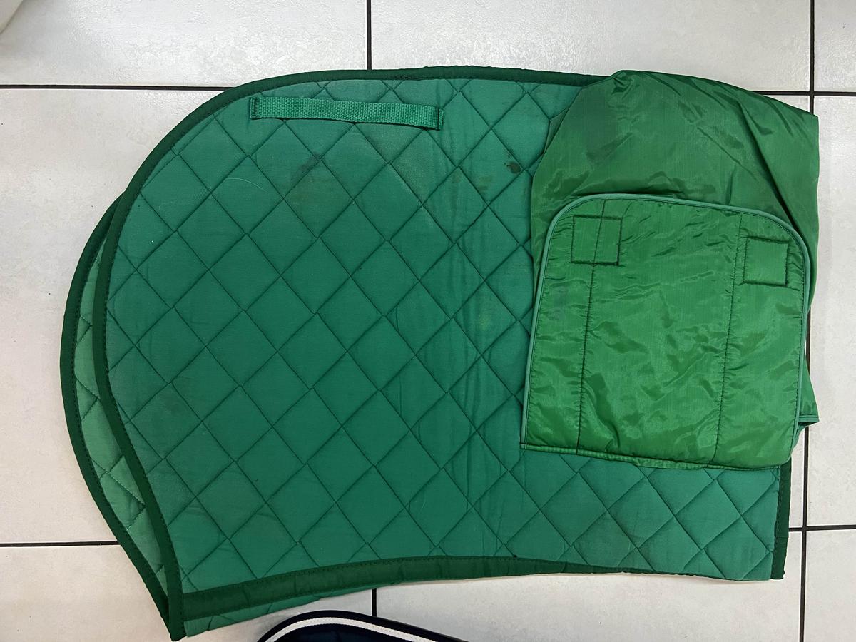 tapis vert avec poche