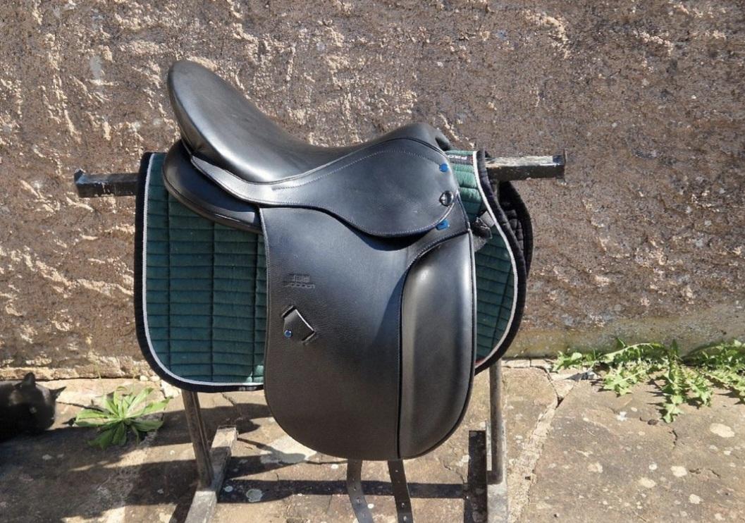 Selle Stübben noire modèle Virginia taille 18 pouces