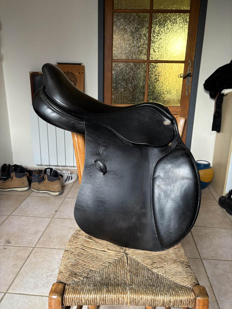 selle Eric Thomas Saumur 17,5"