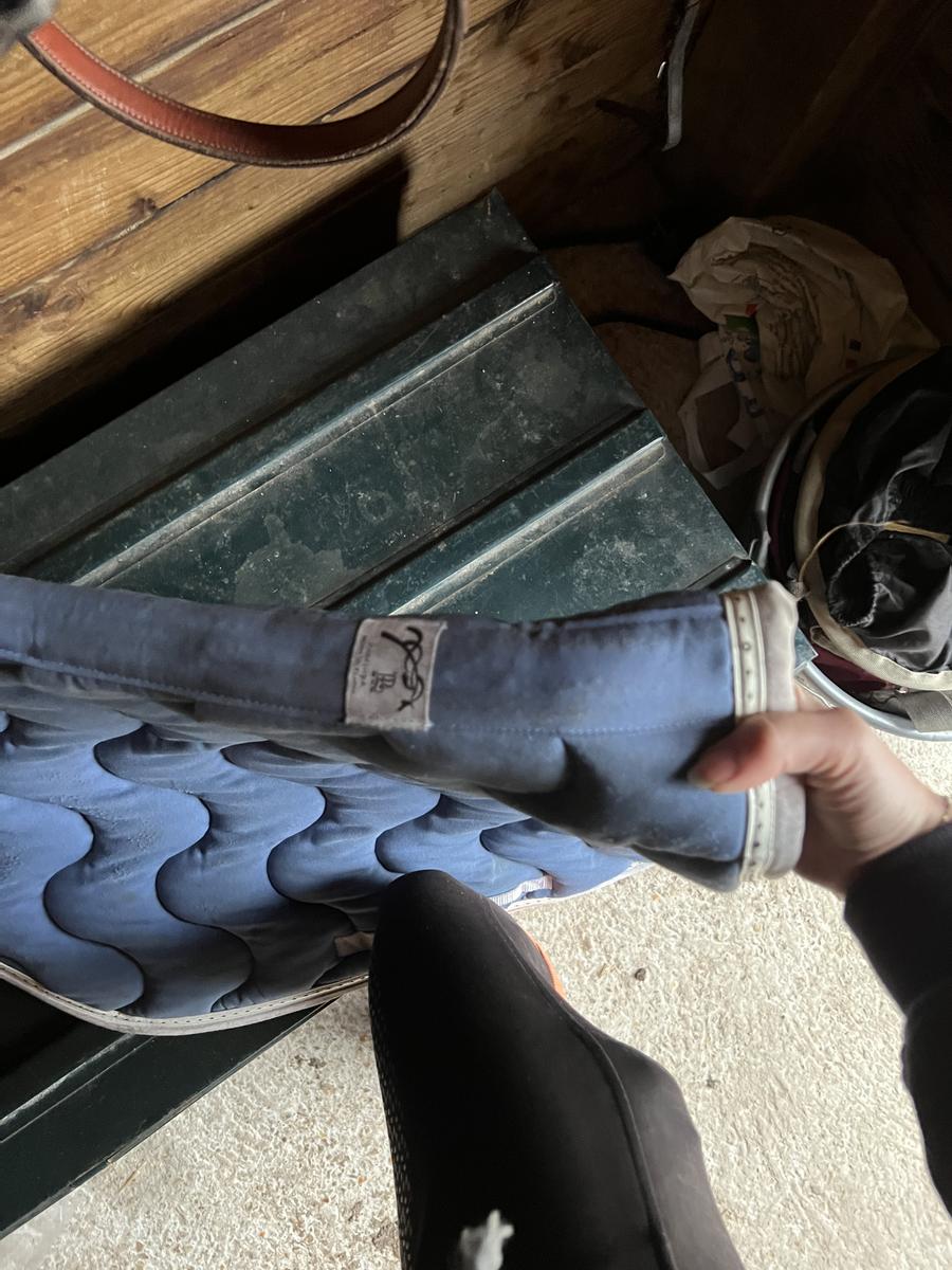 Tapis bleu clair Pénélope coupe sport