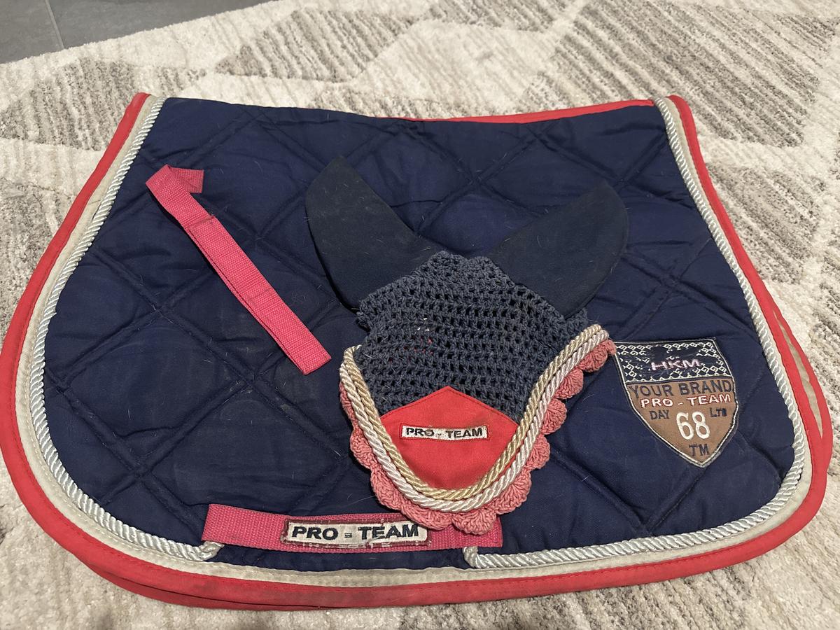 Ensemble tapis + bonnet HKM