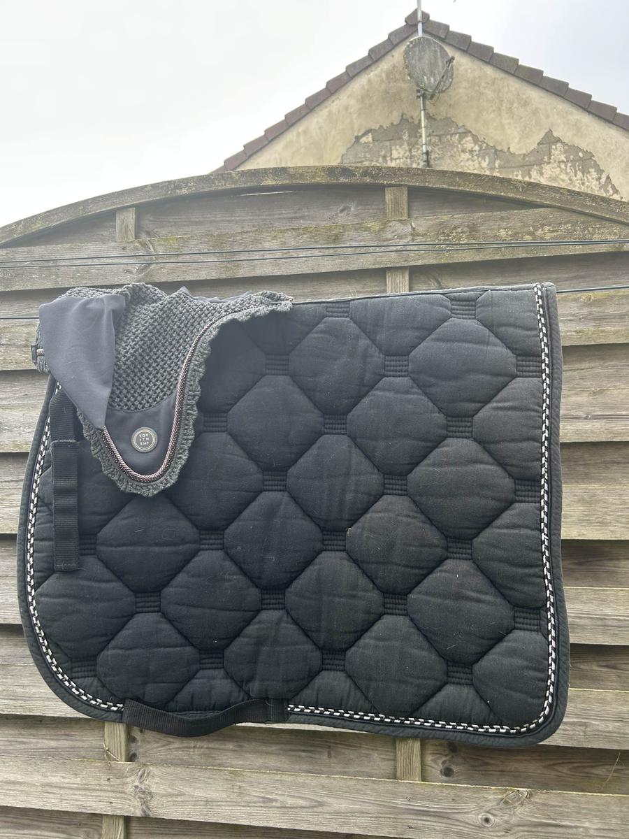 Tapis et bonnet Equi thème noir